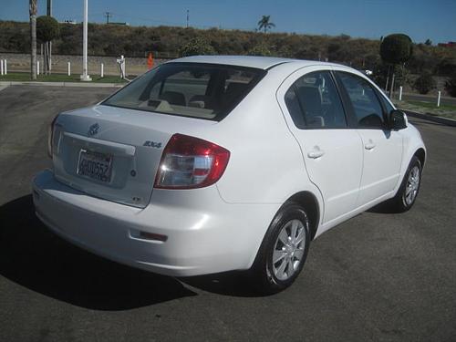 Suzuki SX4 Sedan 2010 photo 2