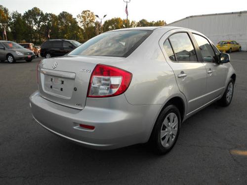 Suzuki SX4 Sedan 2010 photo 4