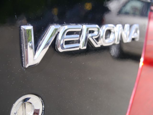 Suzuki Verona 2004 photo 3