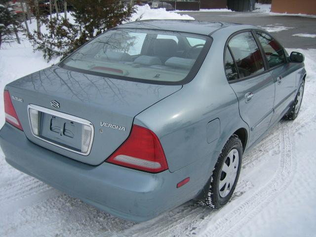 Suzuki Verona 2005 photo 2