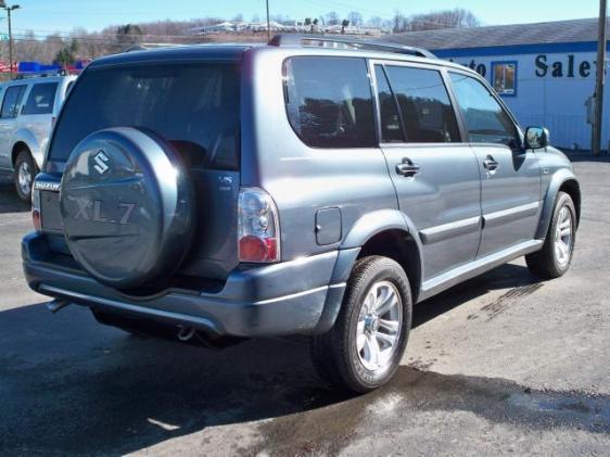 Suzuki XL-7 Bucket Lift SUV