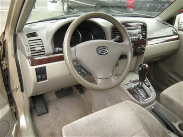 Suzuki XL-7 2006 photo 3