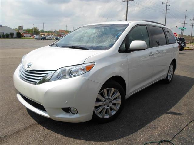 Toyota Sienna 2011 photo 4