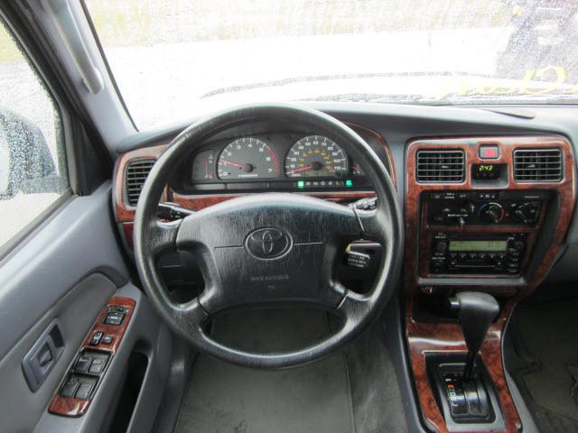 Toyota 4Runner 2000 photo 2