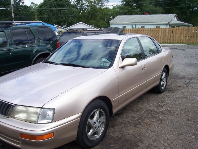 Toyota Avalon 1997 photo 1