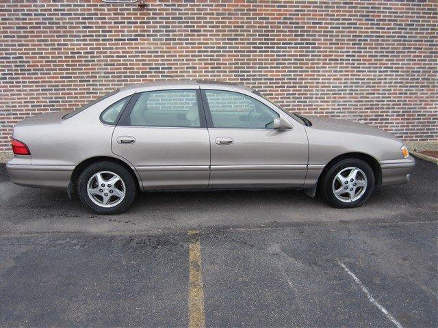 Toyota Avalon XLS Sedan