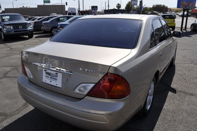 Toyota Avalon XLS Sedan