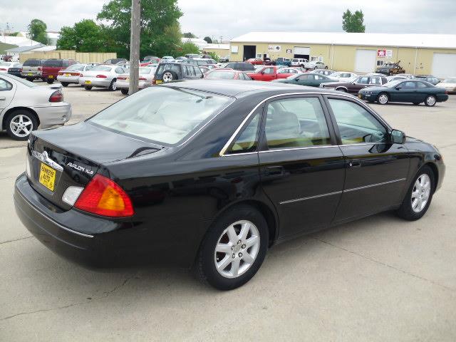 Toyota Avalon XLS Sedan