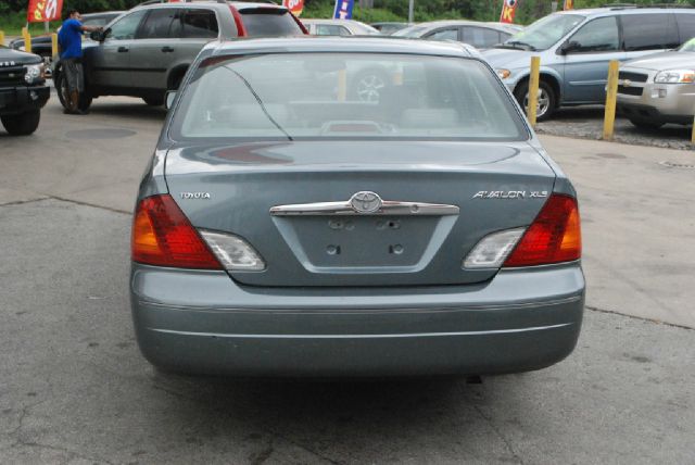 Toyota Avalon XLS Sedan