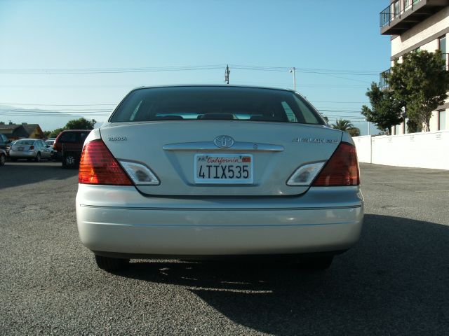 Toyota Avalon XLS Sedan