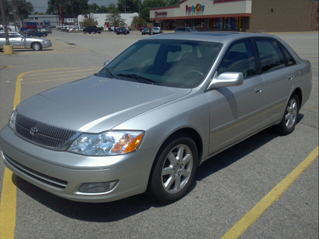 Toyota Avalon XLS Sedan