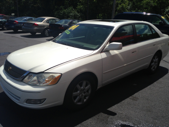 Toyota Avalon XLS Sedan