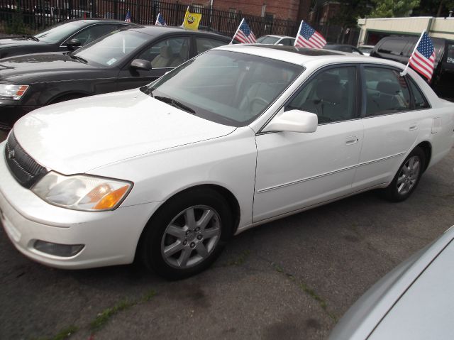 Toyota Avalon XLS Sedan