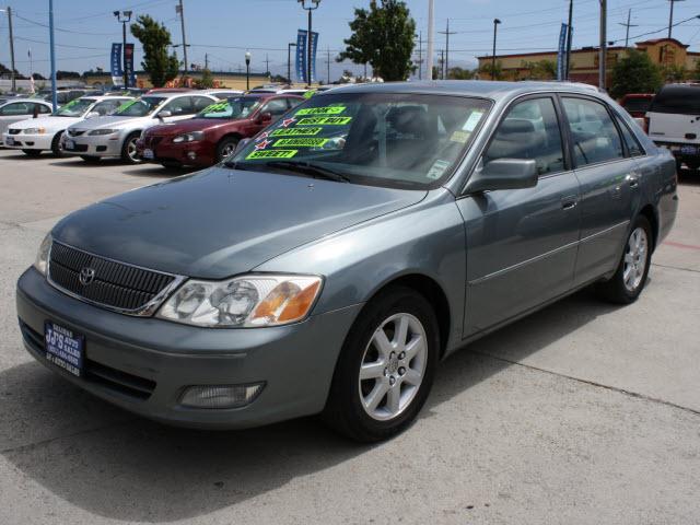 Toyota Avalon XLS Sedan