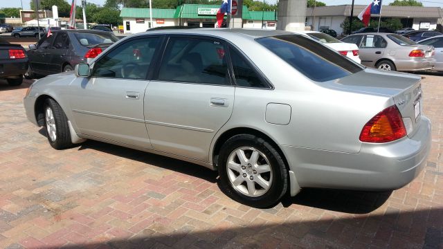 Toyota Avalon XLS Sedan