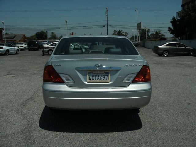 Toyota Avalon XLS Sedan