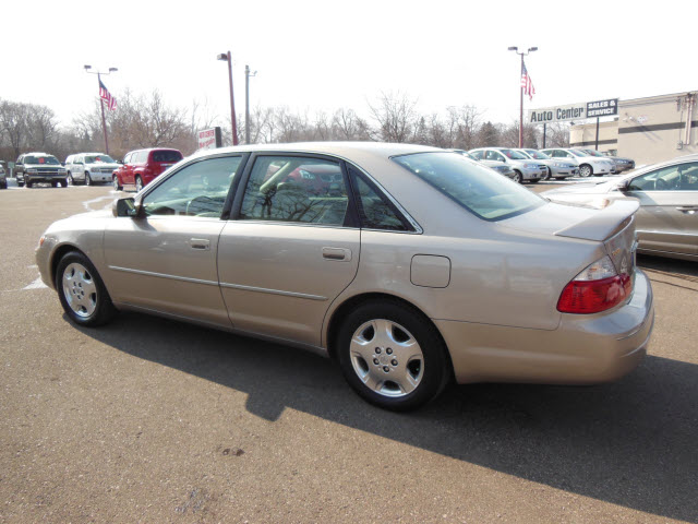 Toyota Avalon 2004 photo 2