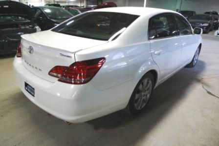 Toyota Avalon 2005 photo 2