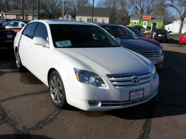 Toyota Avalon 2005 photo 1