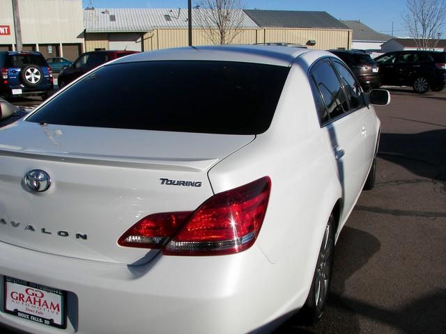 Toyota Avalon 2005 photo 2