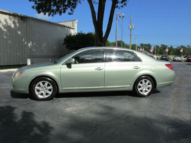 Toyota Avalon 2005 photo 1