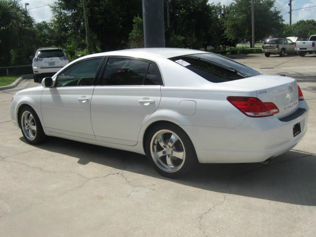 Toyota Avalon XLS Sedan