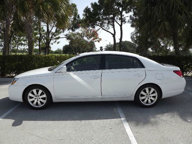 Toyota Avalon XLS Sedan