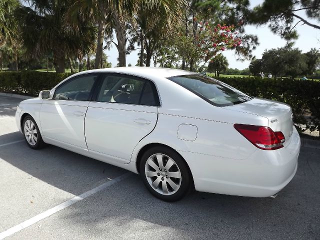 Toyota Avalon 2005 photo 1