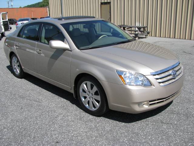 Toyota Avalon 2005 photo 2