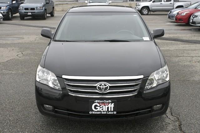 Toyota Avalon 2005 photo 1