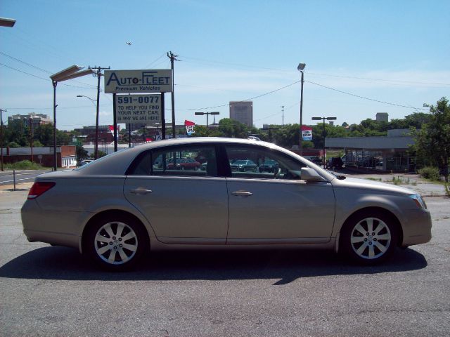 Toyota Avalon 2005 photo 1