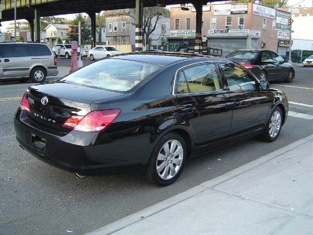 Toyota Avalon 2005 photo 1