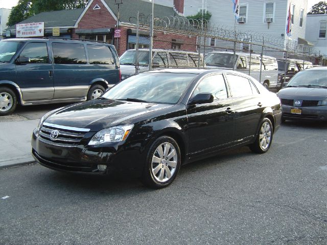 Toyota Avalon 2005 photo 2