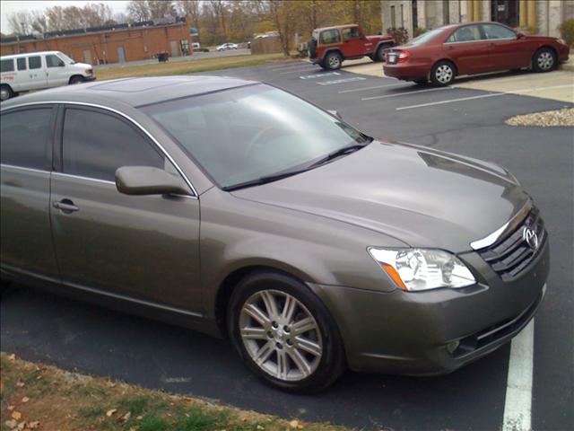 Toyota Avalon SLT 25 Sedan