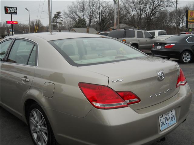 Toyota Avalon SLT 25 Sedan