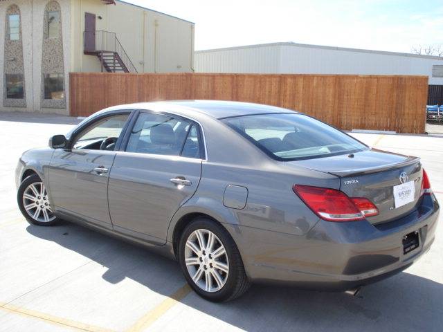 Toyota Avalon 2005 photo 2