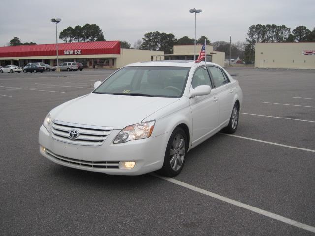 Toyota Avalon 2005 photo 1