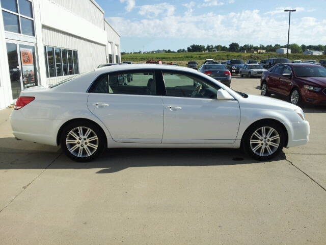 Toyota Avalon 2005 photo 1