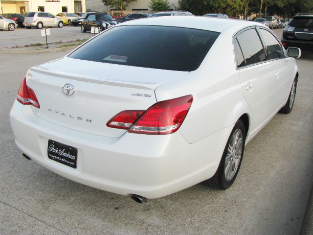 Toyota Avalon 2005 photo 2