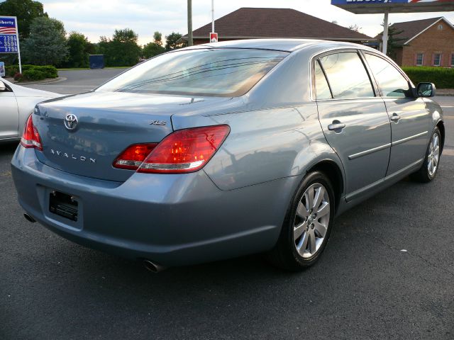 Toyota Avalon 2006 photo 2