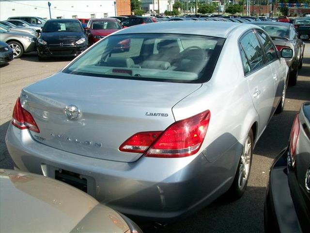 Toyota Avalon SLT 25 Sedan