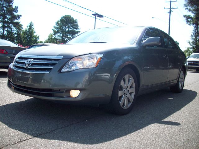 Toyota Avalon XLS Sedan