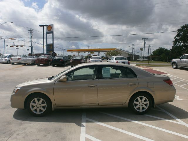 Toyota Avalon Sport 4WD Sedan