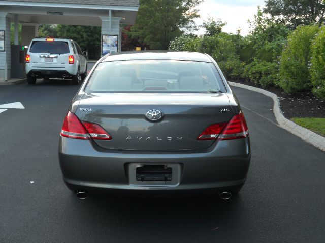 Toyota Avalon XLS Sedan