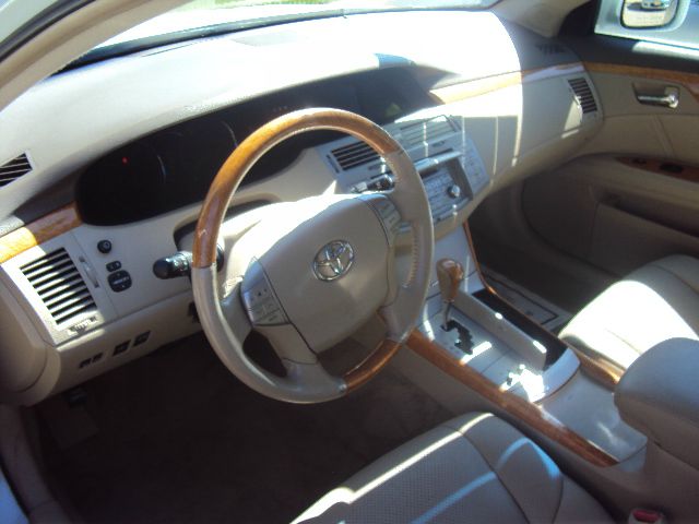 Toyota Avalon SLT 25 Sedan