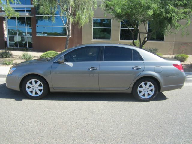 Toyota Avalon Sport 4WD Sedan