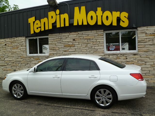 Toyota Avalon XLS Sedan