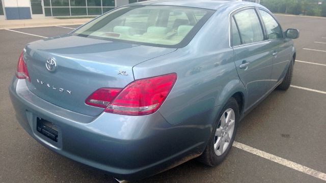 Toyota Avalon Sport 4WD Sedan