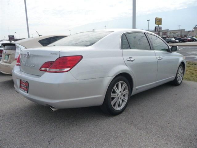 Toyota Avalon 2010 photo 2