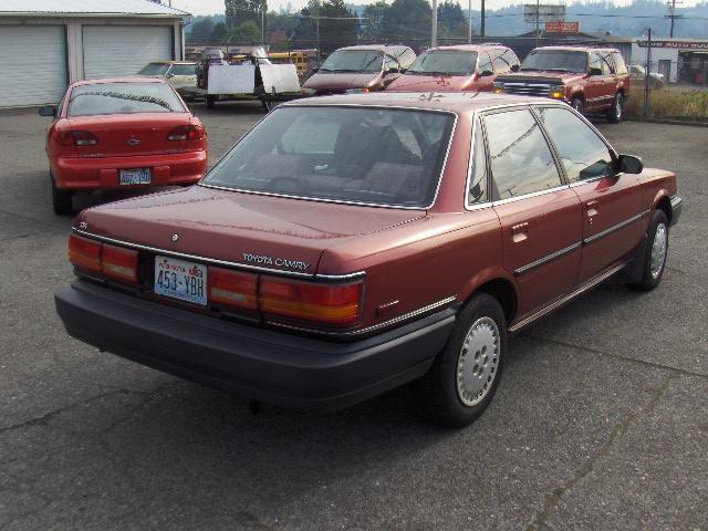 Toyota Camry 1990 photo 2